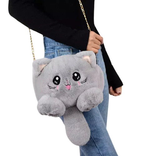 Femme avec sac peluche gris en forme de chat, Women’s Plush Bag with Cat-Shaped Shoulder Strap Transparent Background