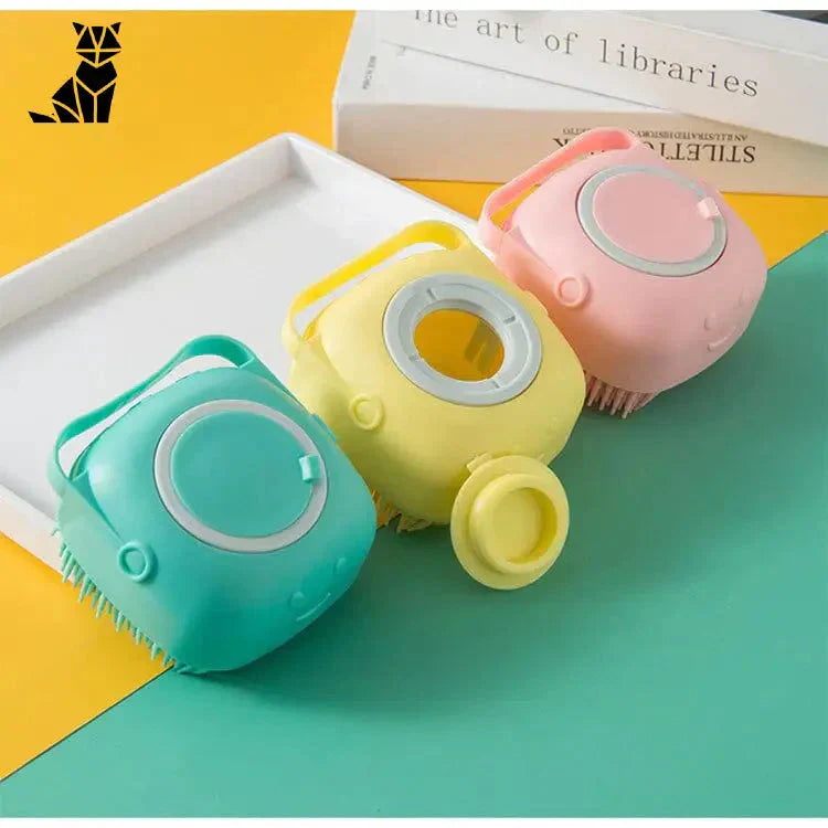 Brosse à dents portable pour bébé en trois couleurs de DouceurPelage™ - idéale pour la toilette de bébé et l’apprentissage de la propreté