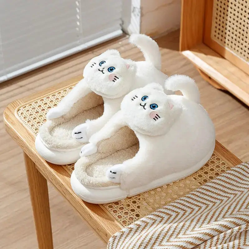 Paire de chaussons de chat blanc sur table en bois - Cat Lover Soft Cotton Socks, doux and stylish