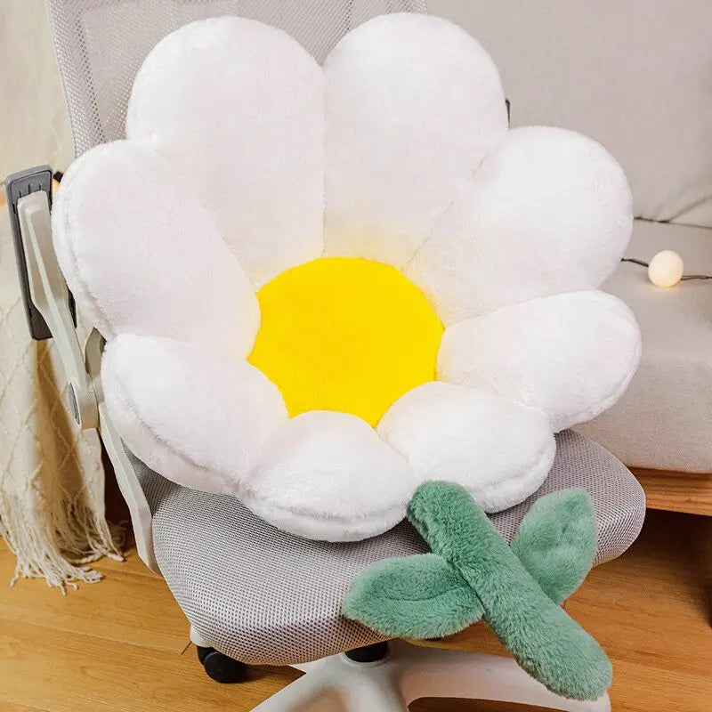 Coussin à fleurs doux et esthétique : doux oreiller, white fleur on chair, green leaf accent