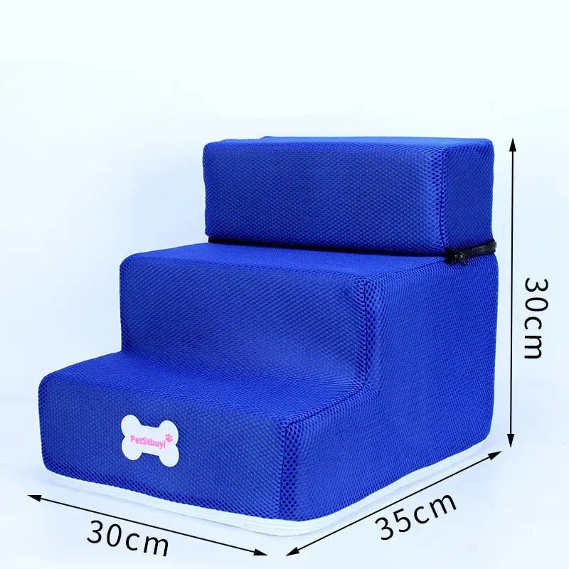 Trois marches pour petits chiens avec chaise bleue, base blanche et coussin noir