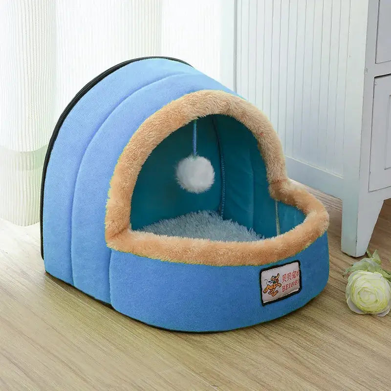 Coussin pour chien bleu avec boule blanche, parfait pour les chats à la recherche d’un espace personnel confortable