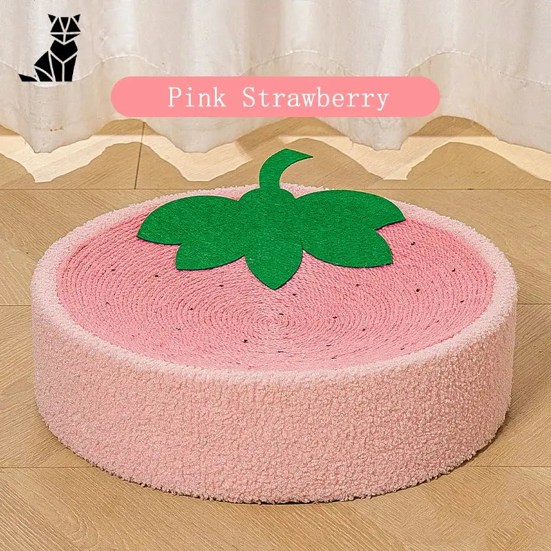 Gâteau rose avec feuille verte sur Chic Cat Scratching Post, l’accessoire parfait pour les animaux